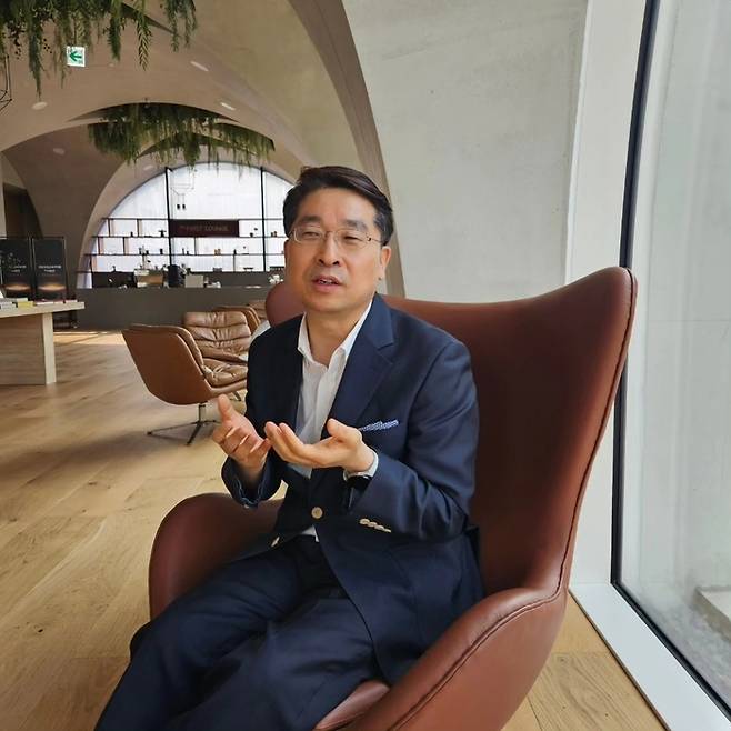지난달 말 정년을 맞은 박원갑 WM스타자문단 수석 전문위원 [사진 출처 = KB국민은행]