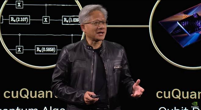 젠슨 황 엔비디아 CEO가 11일(현지시간) 프랑스 파리 '파리 엑스포'에서 자사 GTC(GPU 테크 컨퍼런스)의 기조연설을 하고 있다./사진=엔비디아