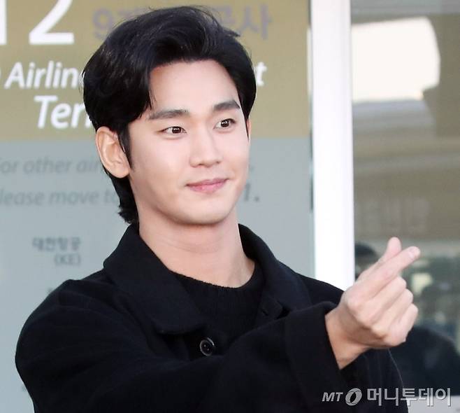배우 김수현(37·사진)이 소유한 서울 성동구 아파트에 대해 법원이 가압류 결정을 내렸다. 채권자는 슈링크 등 미용 의료기기로 유명한 클래시스다. /사진=머니투데이 DB
