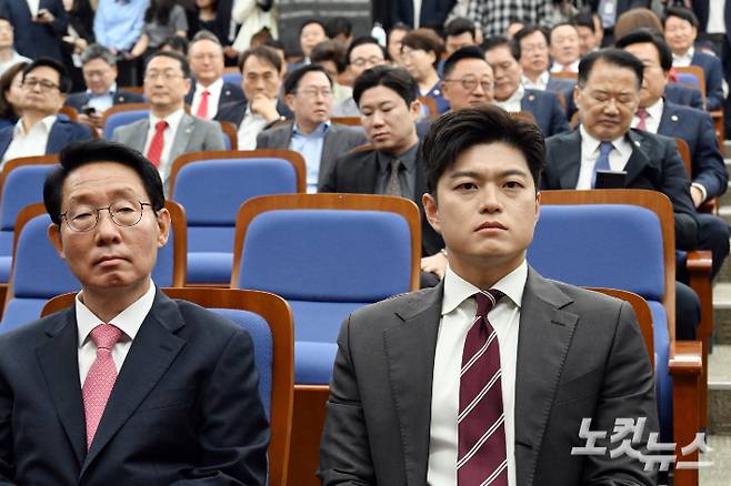 국민의힘 김용태 비상대책위원장이 지난 5일 서울 여의도 국회에서 열린 당 의원총회에 참석하고 있다. 윤창원 기자