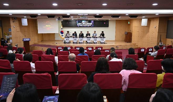 12일 오후 서울 여의도 국회 의원회관에서 열린 2025 콘텐츠미래포럼 'K-콘텐츠와 스포츠 미디어 산업의 미래'에서 종합토론이 진행되고 있다. 류영주 기자