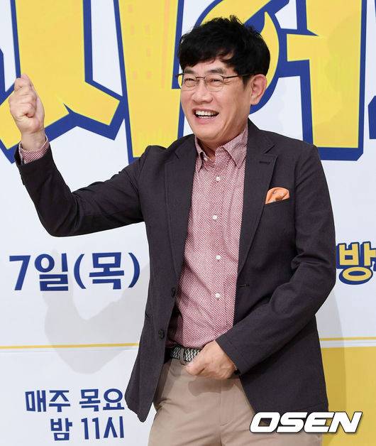 [OSEN=박재만 기자] 채널A의 새로운 예능프로그램 '도시어부' 제작발표회가 7일 오전 서울 마포구 상암동 동아디지털미디어센터에서 열렸다.방송인 이경규가  포토타임을 갖고 있다. /pjmpp@osen.co.kr