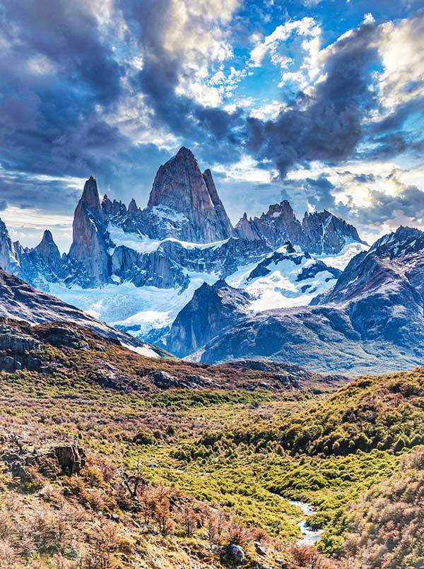 파타고니아의 대표 명산 피츠로이. 스위스의 마터호른, 히말라야의 마차푸차레와 함께 세계 3대 미봉이라 칭송받을 정도로 아름다운 자태를 자랑한다. 사진 Wirestock
