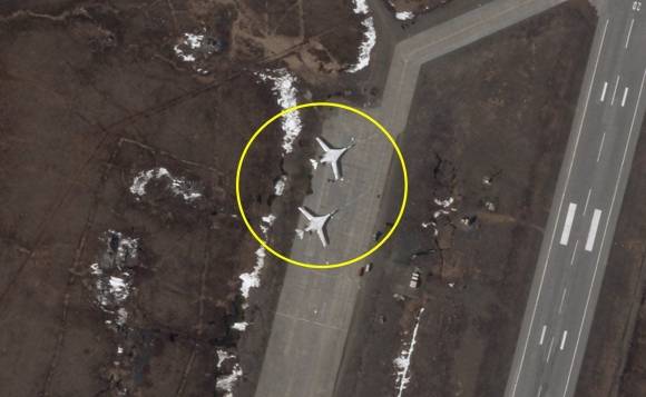 러시아 아나디리 공군 기지에 배치된 Tu-160 2대