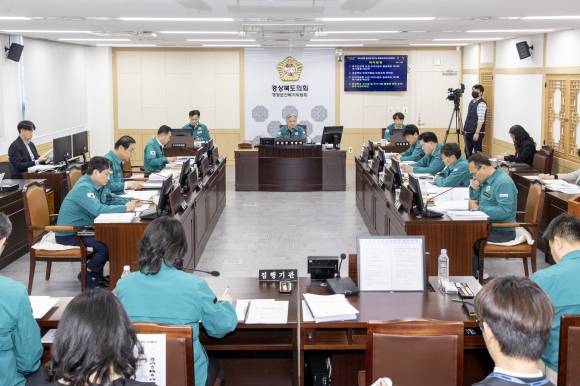 경북도의회 행정보건복지위원회(위원장 권광택) 회의 전경. 경북도의회 제공