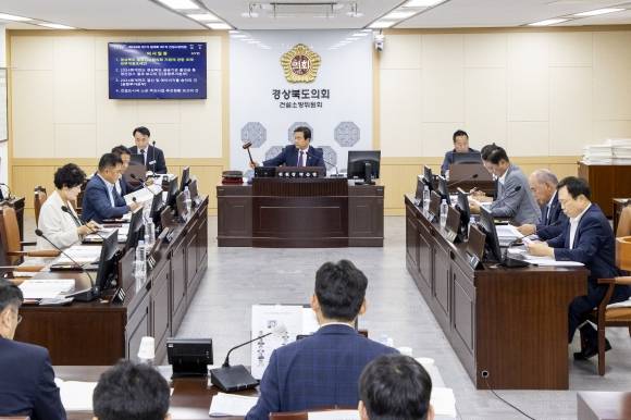 경북도의회 건설소방위원회(위원장 박순범) 회의 전경. 경북도의회 제공