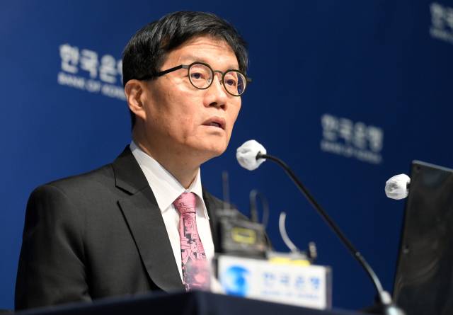 이창용 한국은행 총재가 지난달 29일 서울 중구 한국은행에서 열린 금융통화위원회 금리 결정에 대한 기자간담회에서 발언하고 있다. 사진공동취재단