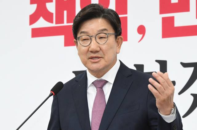 권성동 국민의힘 원내대표가 12일 국회에서 퇴임 기자회견을 열고 지난 소회를 밝히고 있다. 오승현 기자