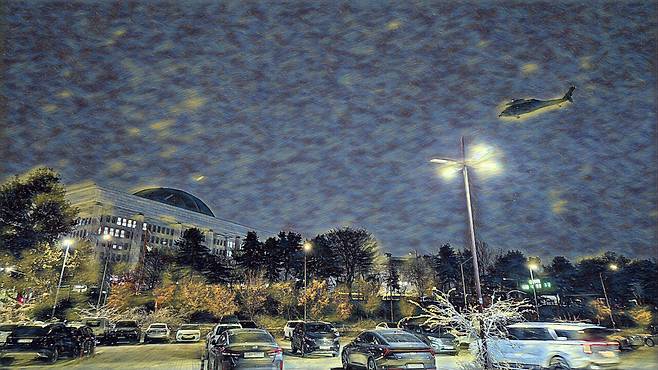 12·3 비상계엄이 선포되자, 특전사 부대원을 태운 헬기가 국회의사당으로 향했다. ⓒ연합뉴스