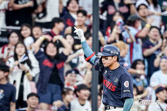 롯데 장두성이 12일 수원 KT전 연장 10회초 병원으로 이송됐다. 그는 교체 전까지 5타수 3안타의 맹타를 휘둘렀다. 사진제공|롯데 자이언츠