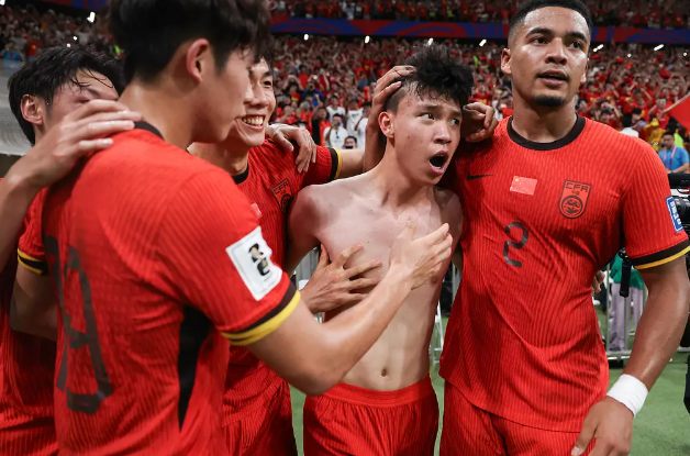 ▲ 10일 바레인과의 최종전은 의미 없는 승부가 됐다. 5위 바레인(6점)도 3위 사우디아라비아(13점)에 0-2로 패하며 5위로 미끄러졌고 플레이오프 진출 실패가 확정됐다. 누가 꼴찌를 면하느냐의 맞대결만 됐다. 그래도 중국은 마지막 순간 조 최하위를 벗어나면서 나름의 만족스런 마무리를 했다. ⓒ 소후닷컴