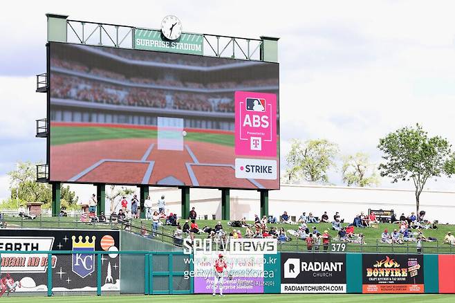 ▲ 메이저리그 사무국은 이르면 내년 시즌 '챌린지' 방식의 ABS(자동 투구 판정 시스템)를 도입하려 한다. 그런데 현역 메이저리거들 가운데 상당수는 ABS 도입에 반발하고 있다.