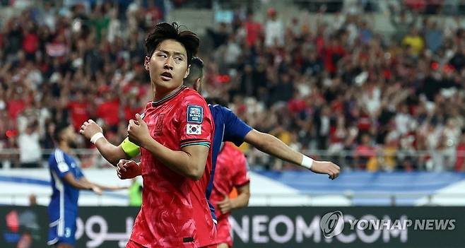 팀 두 번째 골 넣는 이강인 (서울=연합뉴스) 김인철 기자 = 10일 서울월드컵경기장에서 열린 2026 북중미 월드컵 아시아 3차 예선 최종전 한국과 쿠웨이트의 경기. 후반전 한국 이강인이 추가골을 넣고 뿌듯한 표정을 짓고 있다. 2025.6.10 yatoya@yna.co.kr