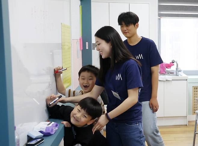 영어 배우는 도창초 학생들 [촬영 양지웅]