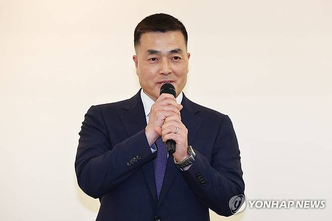 박종철 인권상 시상식서 격려사하는 박정훈 전 대령 (서울=연합뉴스) 서대연 기자 = 박정훈 전 해병대 수사단장(대령)이 12일 서울 중구 새길기독사회문화원에서 열린 제21회 박종철 인권상 시상식에서 격려사를 하고 있다. 2025.6.12 dwise@yna.co.kr