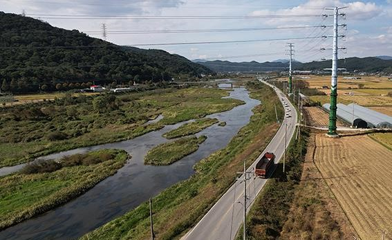광주 황룡강변의 고봉로