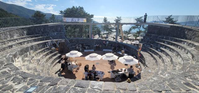 남해 앵강 휴게소에서 지난해 열린 ‘돌장(Stone Market)./남해군/