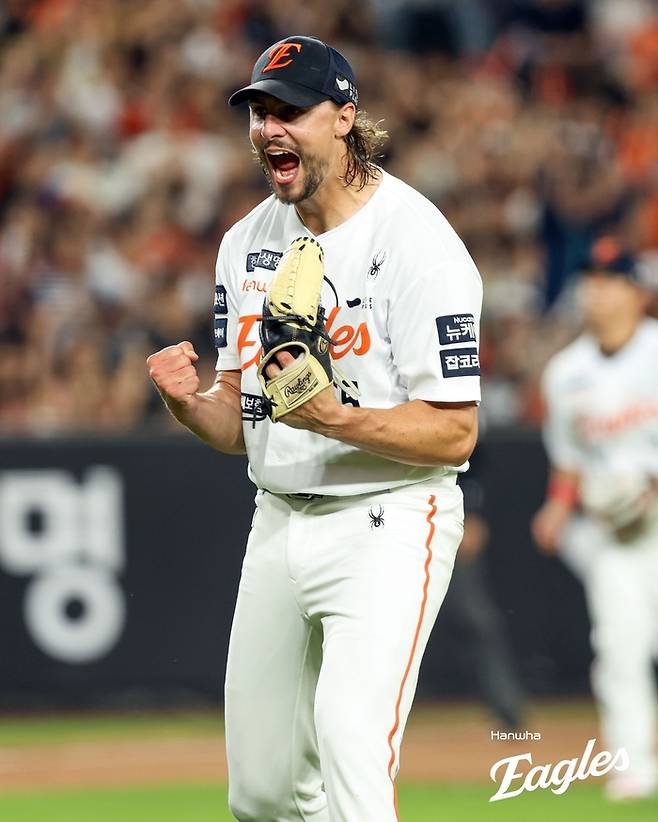 와이스가 10일 대전 두산전에 등판해 이닝을 마무리한 후 포효하고 있다. 사진 | 한화 이글스