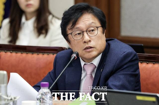 박형수 국민의힘 원내수석부대표가 13일 국회에서 기자간담회를 열고 이재명 대통령을 향해 인사 검증 실패에 대한 대국민 사과를 요구했다. 차명 부동산 관리 등 의혹에 휩싸인 오광수 대통령실 민정수석은 임명 4일 만에 사퇴했다. /국회사진기자단