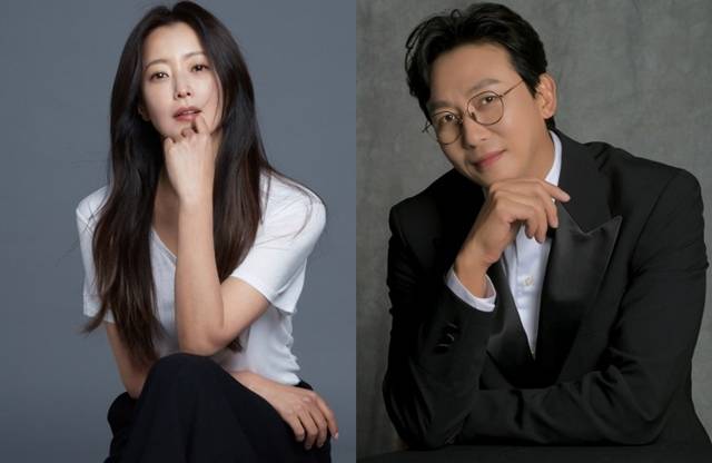 배우 김희선(왼쪽)과 가수 탁재훈이 JTBC 새 예능프로그램 '한끼합쇼' MC로 낙점됐다. 이에 두 사람은 연예계 남매 '케미'로 웃음과 힐링을 전달할 예정이다. /JTBC