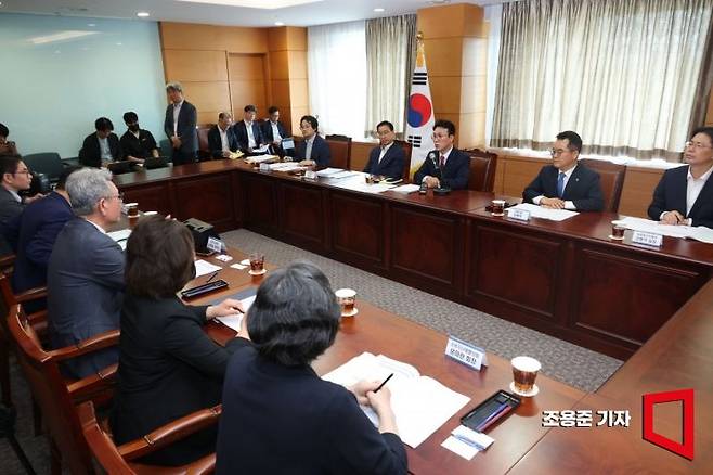 김민석 국무총리 후보자가 13일 서울 종로구 통의동 금융감독연수원에 마련된 청문회 준비단 사무실에서 열린 밥상물가 안정을 위한 경청 간담회에서 발언하고 있다. 2025.6.13 조용준 기자