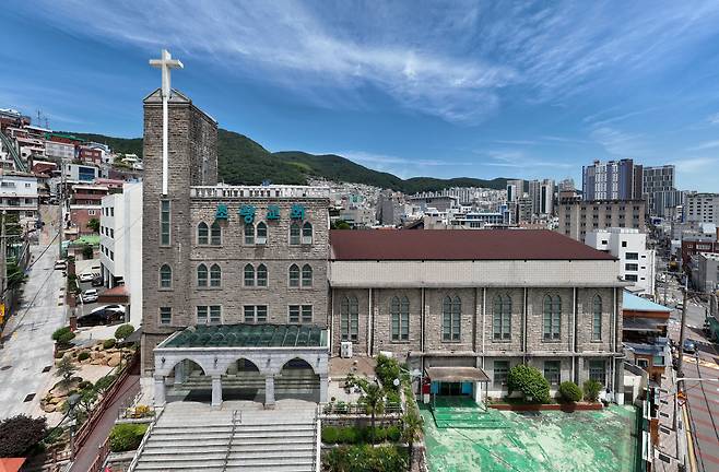 부산 동구 초량교회의 전경. 초량교회는 1892년 선교사 윌리엄 베어드가 설립한 부산 최초의 교회이며 선교사에 의해 설립된 한강 이남 최초의 교회다./김동환 기자