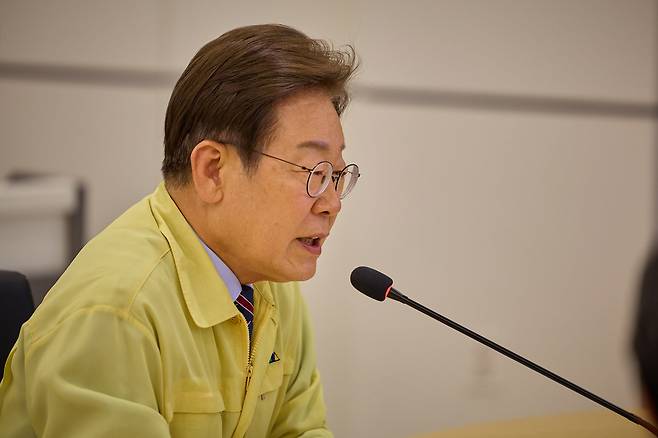 이재명 대통령이 12일 서울 서초구 한강홍수통제소에서 수해 대비 현장 점검 회의를 주재하고 있다./뉴스1