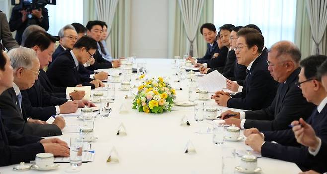 이재명 대통령이 13일 서울 용산 대통령실에서 열린 6경제단체와 기업인 간담회에서 인사말을 하고 있다. ⓒ뉴시스