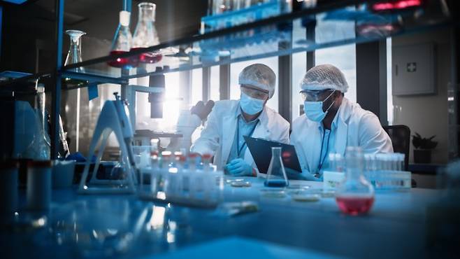 이재명 정부 출범 10일째인 가운데 5년간 국정 청사진을 그릴 정부 주요 인사에 '과학기술 전문가'가 눈에 띄지 않아 과학기술 정책이 소외될 수 있다는 우려가 나오고 있다. 게티이미지뱅크 제공