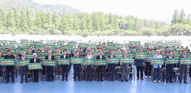 유정복 시장과 범시민 탄소중립 실천본부 발대식을 개최하고 있다.