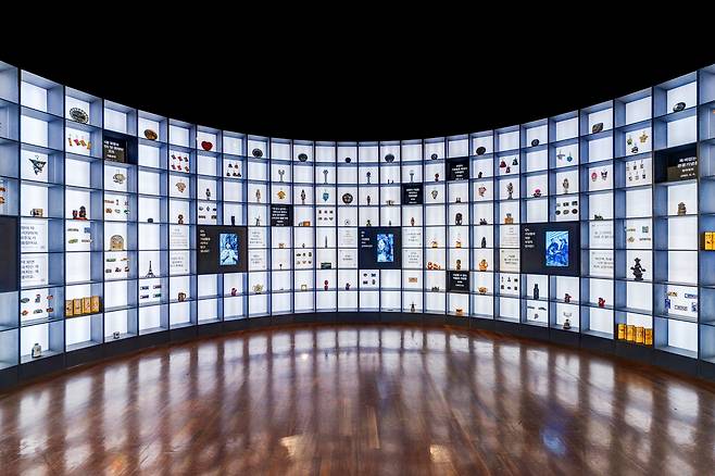 A view of the first part of the special exhibition ″Souvenirs″ held at the National Folk Museum of Korea in central Seoul through Sept. 14 [NATIONAL FOLK MUSEUM OF KOREA]