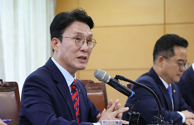 김민석 국무총리 후보자가 13일 서울 종로구 통의동 금융감독연수원에 마련된 청문회 준비단 사무실에서 열린 밥상물가 안정을 위한 경청 간담회에서 발언하고 있다. / 사진 = 연합뉴스