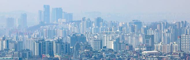 서울 남산에서 바라본 서울 아파트 단지 모습. 2025.4.1 [사진 = 연합뉴스]