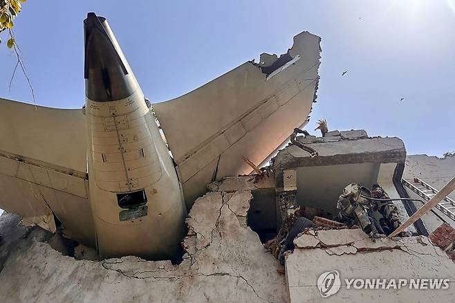 에어인디아 여객기 추락 현장. AFP 연합뉴스