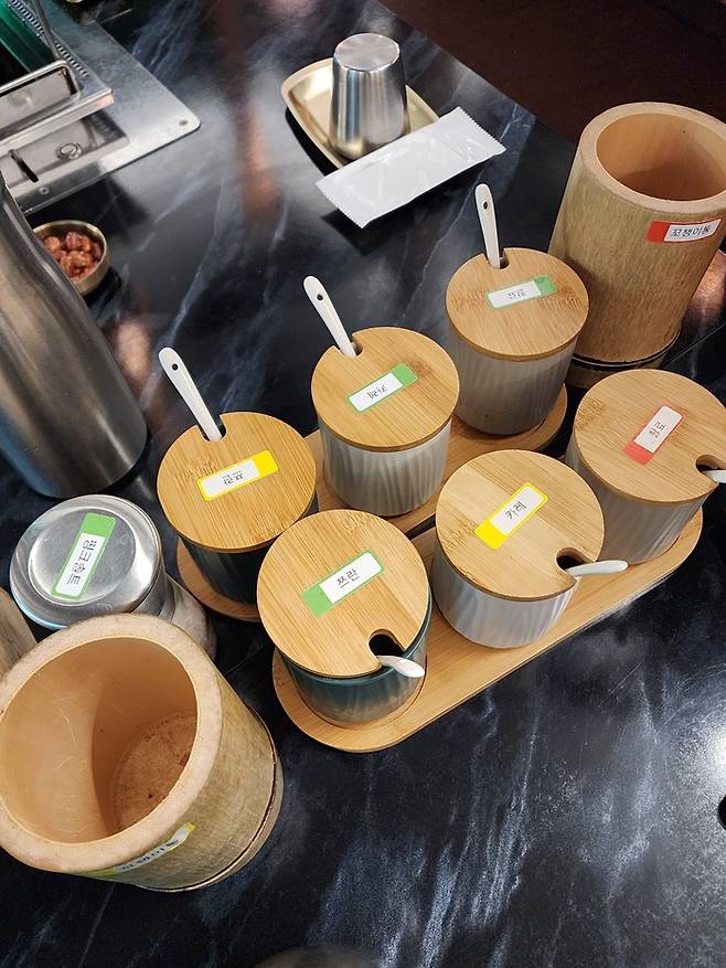 양복점 소스 메뉴. <부자비즈>