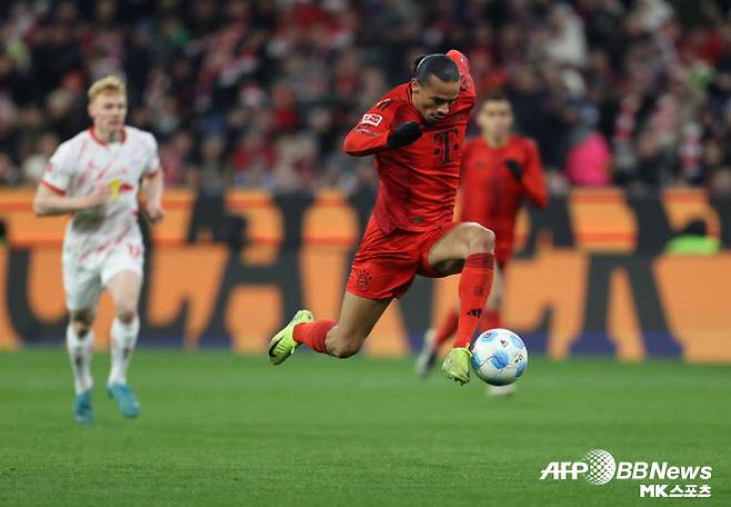 르로이 사네. 사네는 FC 샬케 04에서 프로에 데뷔해 맨체스터 시티, 뮌헨을 차례로 거쳤다. 사네는 맨시티 펩 과르디올라 감독의 큰 기대를 받는 선수였지만 큰 성공을 이루진 못했다. 뮌헨에선 아르연 로번, 프랑크 리베리의 뒤를 이을 윙어로 다시 한 번 기대를 모았지만, 깊은 인상을 남기지 못한 채 튀르키예로 떠나게 됐다. 사진=AFPBBNews=News1