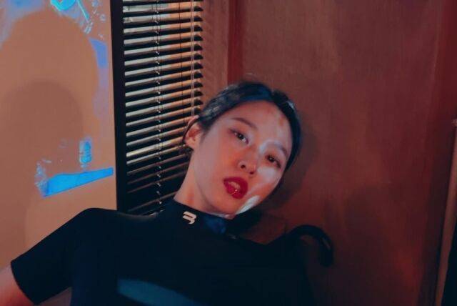 김설현이 리정을 따라 하는 중이다./김설현 인스타그램