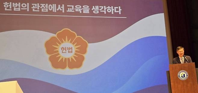문형배 전 헌법재판소 권한대행이 13일 오후 순천에서 특강을 하고 있다. [사진 김진남 전남도의원]
