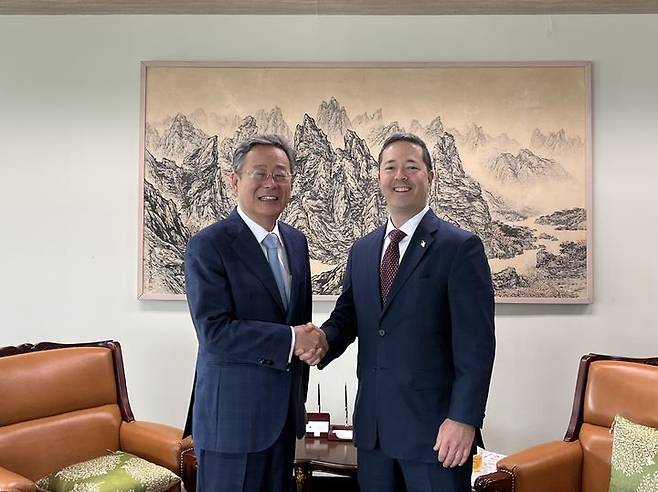 [서울=뉴시스]조구래 외교부 외교전략정보본부장은 13일 오전 방한 중인 션 오닐 미국 국무부 동아태국 고위관리를 접견했다. (사진=외교부 제공) 2025.06.13 *재판매 및 DB 금지