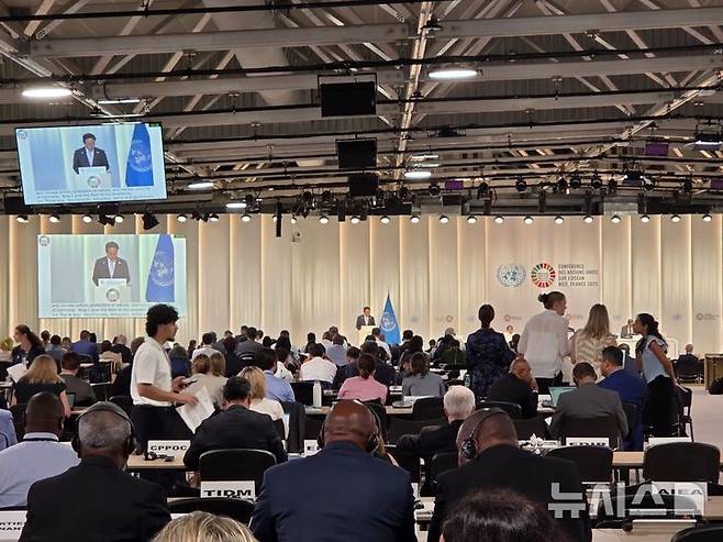 [니스=뉴시스] 이혜원 기자 = 강도형 해양수산부 장관이 지난 10일(현지 시간) 프랑스 니스에서 열린 제3차 유엔 해양총회 본회의에서 기조연설하고 있다. 2025.06.13. hey1@newsis.com