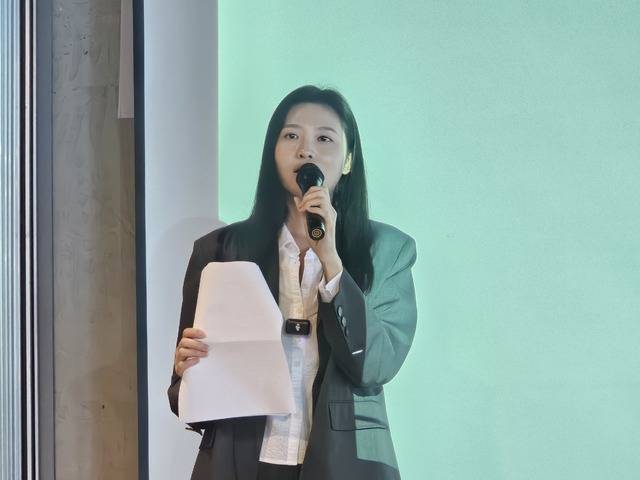 23만 유튜버인 김아영 작가.