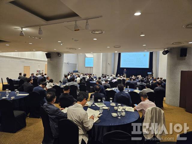 ▲13일 광주 홀리데이인호텔 컨벤션홀에서 열린 조찬포럼ⓒ프레시안(김보현)