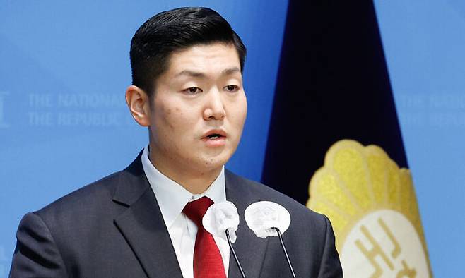 국민의힘 김재섭 의원이 지난해 12월11일 오후 서울 여의도 국회 소통관에서 윤석열 대통령 탄핵 찬성 입장을 밝히고 있다. 뉴스1