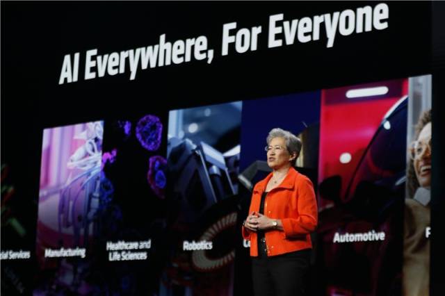 리사 수 AMD CEO가 12일(현지 시간) 미 산호세 컨벤션센터에서 개최한 '어드밴싱 AI 2025'에서 기조연설하고 있다. 사진제공=AMD