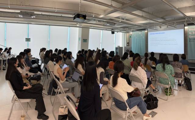 지난 11일 서울 강남구 스타트업얼라이언스에서 열린 제1회 ‘우먼 인 스타트업’ 컨퍼런스에서 참가자들이 발표에 경청하고 있다. /사진 제공=스얼