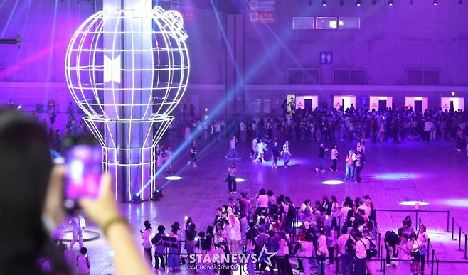 13일 경기 고양시 킨텍스 전시장에서 방탄소년단과 아미의 축제 'BTS FESTA'가 열린 가운데 한국과 글로벌 팬들이 오프라인 행사를 즐기고 있다. /2025.06.13 /사진=김휘선 hwijpg@