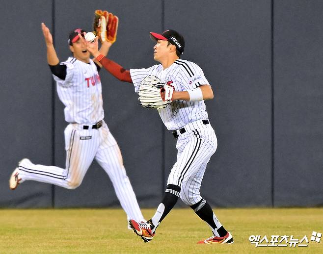 25일 오후 서울 송파구 잠실야구장에서 열린 '2025 신한 SOL Bank KBO리그' 한화 이글스와 LG 트윈스의 경기, 8회초 2사 1루 LG 박해민이 한화 권광민의 타구를 잡아내고 있다. 엑스포츠뉴스DB
