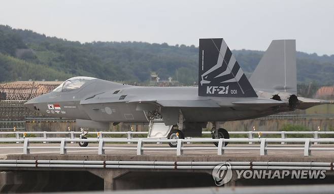 태극기와 인도네시아 국기가 그려진 한국형 전투기 KF-21 [연합뉴스 자료사진]