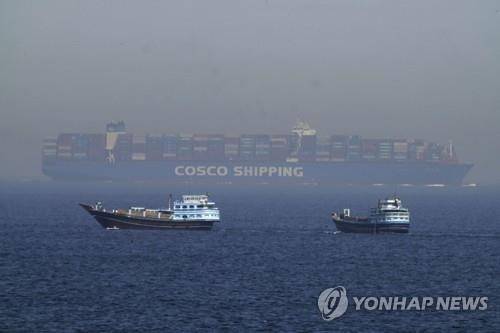 호르무즈 해협 지나는 선박들  [AP 연합뉴스 자료사진. 재판매 및 DB 금지]