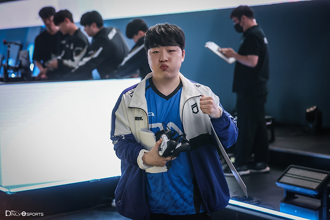 2세트 패배 후 다시 한 번 찬스를 잡아 3세트와 4세트를 잡고 승리를 확정지었다.